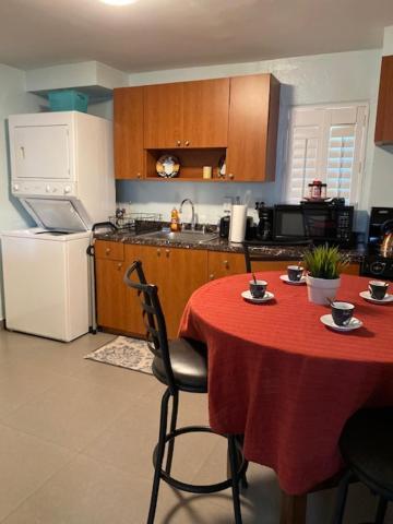 Modern 2/1 Apt Near Midtown And Beaches Майами Экстерьер фото